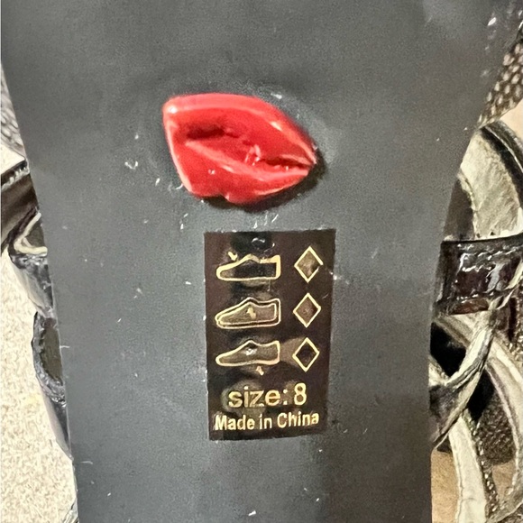 Promise Shoes Women’s Platform Heels. Black and Pewter Snakeskin design. - Picture 3 of 10